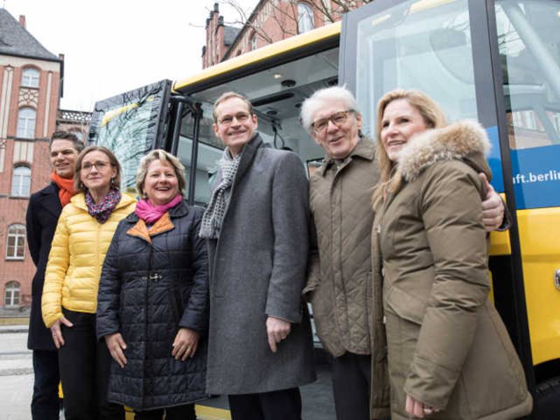 Bundesumweltministerin Schulze fördert Tests mit selbst-fahrenden E-Shuttles in Berlin