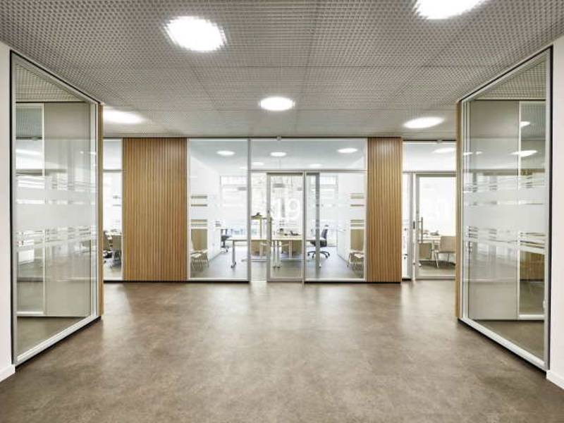 Individuelle Systemlösungen für Multi-Space-Büros