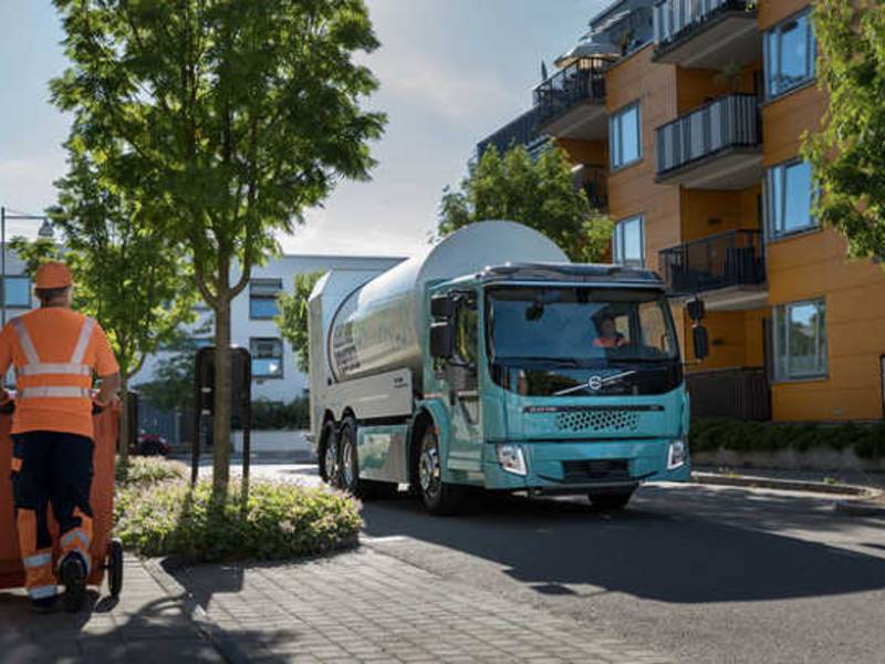 Volvo Trucks startet Vertrieb von Elektro-Lkw für den Stadtverkehr