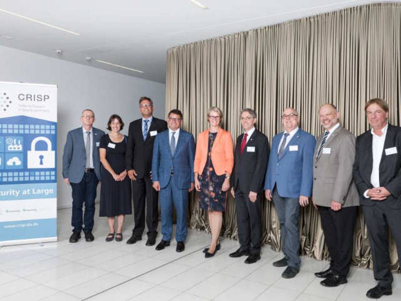 Bundesministerin Karliczek und Staatsminister Rhein zu Besuch beim Fraunhofer SIT