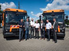 Erste Renault Trucks D Access Fahrzeuge an BSR übergeben