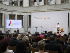 Bundesbauministerin Barbara Hendricks überreicht Urkunden an Nationale Projekte des Städtebaus