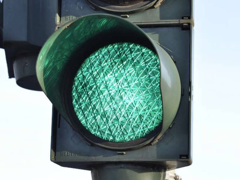 EMI: Industrie auch im April auf der Überholspur