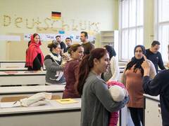 Teil­nah­me am In­te­gra­ti­ons­kurs soll nicht an feh­len­der Kin­der­be­treu­ung schei­tern