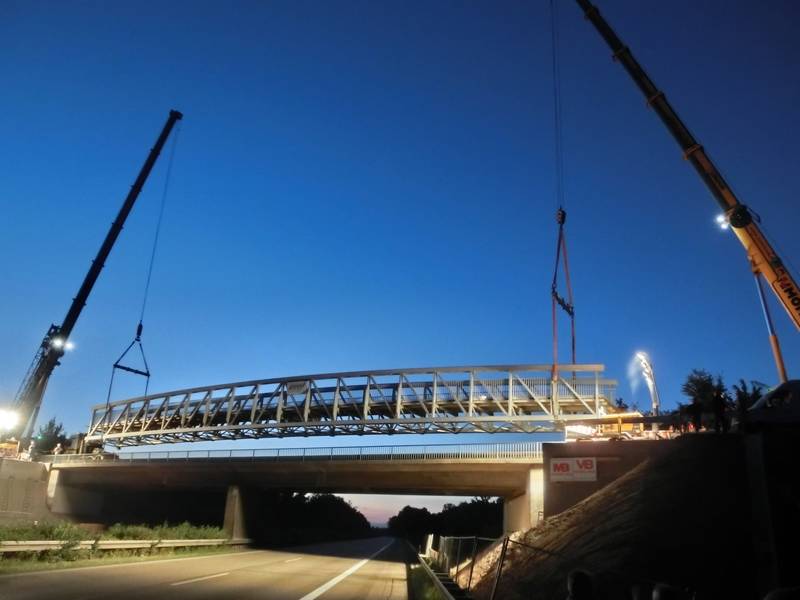 Singener Unternehmen baut deutschlandweit die erste Aluminiumbrücke über eine Autobahn