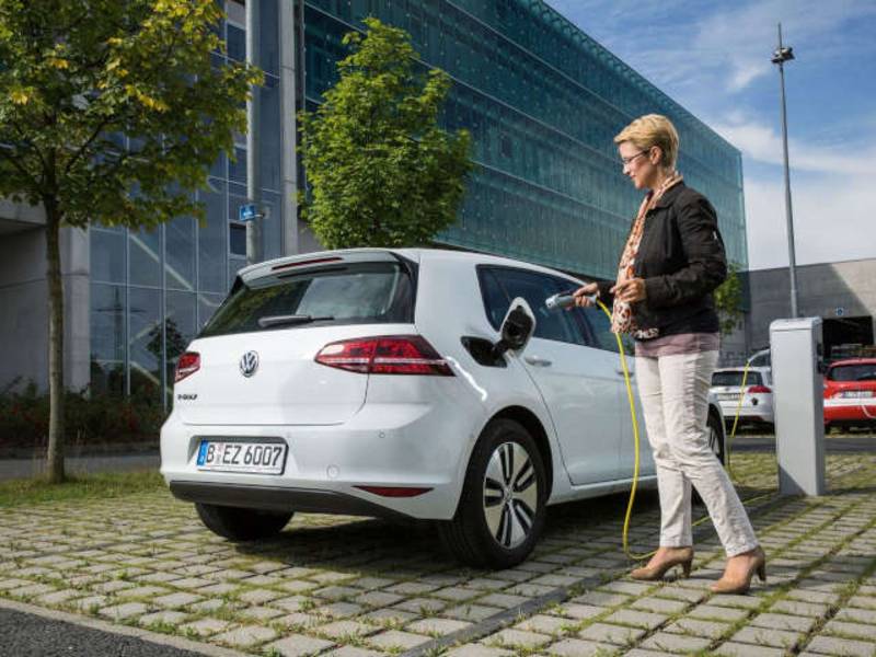 Elektromobilität: Aufbau von intelligenten Ladestationen