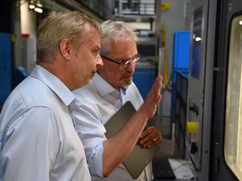 Till Mansmann, Innovationsbeauftragter für »Grünen Wasserstoff« im BMBF zu Gast bei Fraunhofer