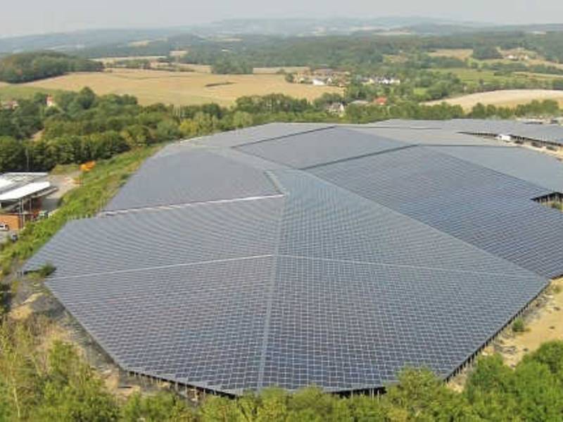 PV-Projekt vereint grüne Energiegewinnung und Deponieabdichtung