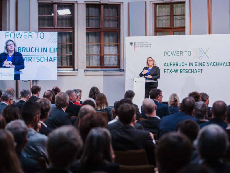 Bundesumweltministerin Schulze startete Dialogprozess zum Thema PtX