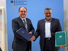 Bundesminister Schmidt unterzeichnet Vereinbarung zur Zusammenarbeit mit dem Iran