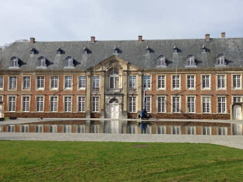 Denkmalschutz mit Fenstern: Alte Abtei in Belgien erstrahlt in neuem Glanz