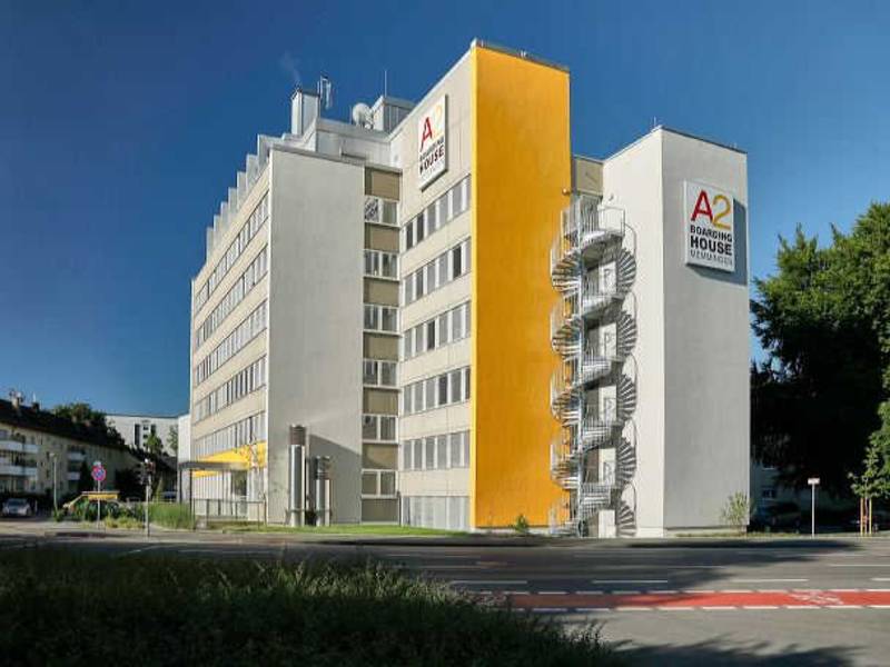 Mit gedämmten Rollladenkästen vom Verwaltungsklotz zum modernen Boarding House