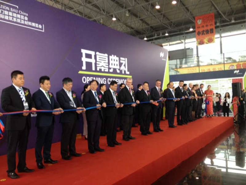 Baustaatssekretär Adler eröffnet Asiens größte Baumesse "FENESTRATION BAU China 2017"