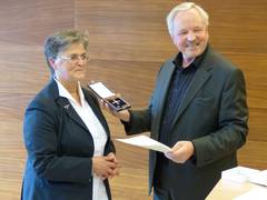 Präsidentin des Deutschen LandFrauenverbandes wird mit Verdienstkreuz am Bande geehrt