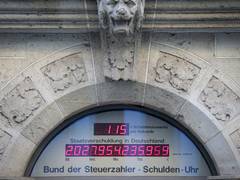 Die Schuldenuhr tickt jetzt langsamer