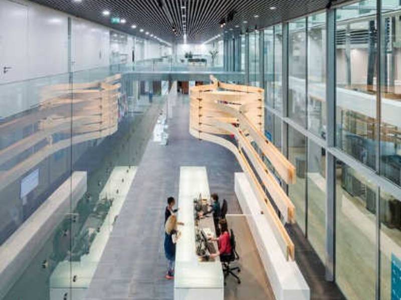 Hunter Douglas entwickelt Aluminium Deckenverkleidung für den Internationalen Strafgerichtshof
