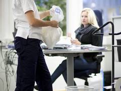Aktuelle Studie zeigt, wie sich Büroangestellte ihr Verhältnis zu Reinigungskräften vorstellen.