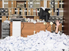 Von wegen digital: In jedem dritten Büro stapelt sich das Papier