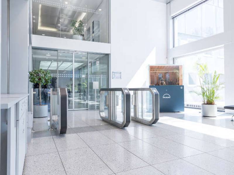 Galaxy Gate empfängt Mitarbeiter bei MAN Diesel & Turbo