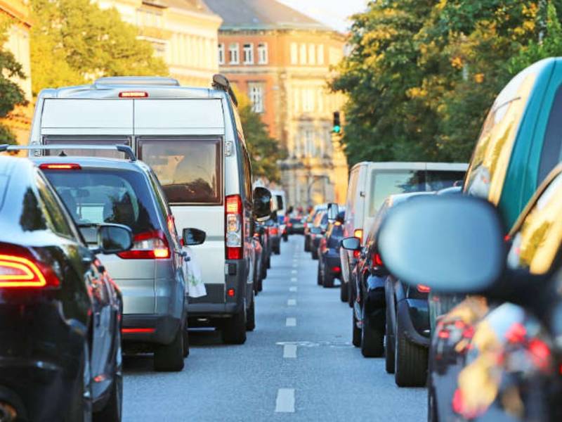 Nach der Corona-Krise: Deutsche fahren lieber Auto als Bus und Straßenbahn