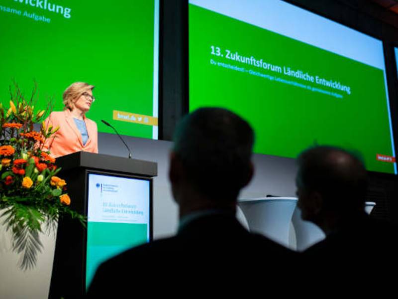 Bundesministerin Julia Klöckner eröffnet 13. Zukunftsforum mit 1200 Akteuren