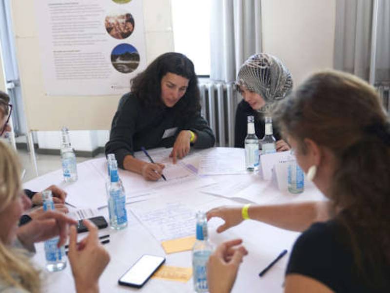 Bürgerinnen und Bürger fordern mehr Stadtbegrünung gegen Hitze und Entsiegelung