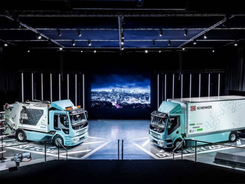 Volvo Trucks liefert erstes Elektrofahrzeug an DB Schenker