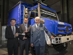 Daimler spendet drei hochgeländegängige Unimog an das Technische Hilfswerk THW