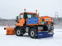 Hocheffiziente Winterdienst-Technik für die kompakten Unimog U 216 und U 218