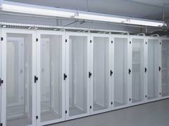 Darmstädter Rechenzentrum (DARZ) setzt auf weiße 700-Millimeter-Racks