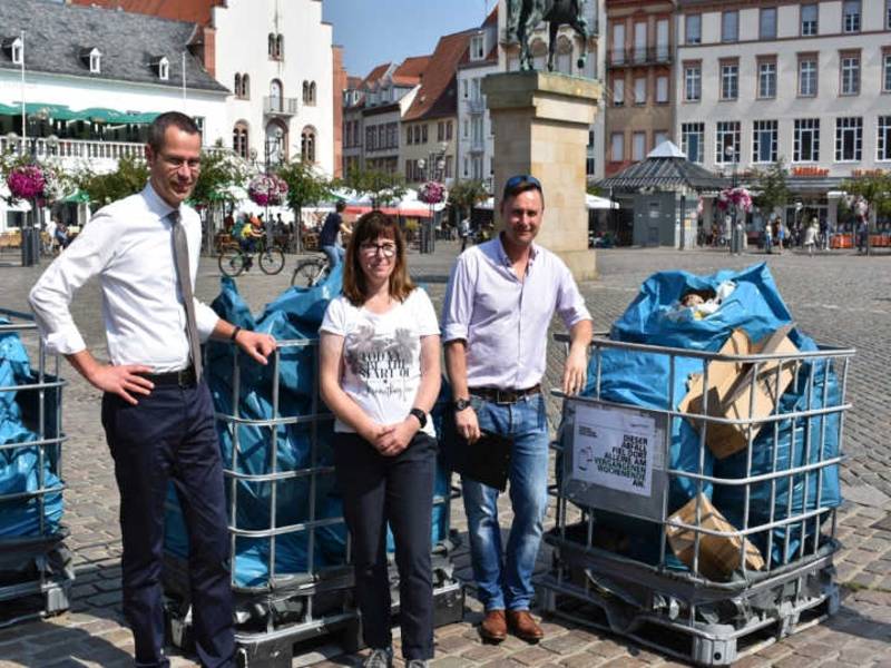 Abfall aus dem Park „ausgestellt“