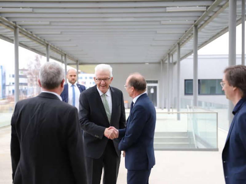 Batterieforschung: Ministerpräsident Winfried Kretschmann zu Besuch in Ulm