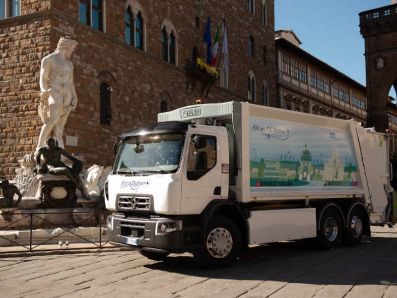 In Florenz erfolgt die Abfallentsorgung mit einem elektrischen Renault Trucks