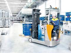 Deutschlandweit erstmalig wird zurzeit ein Schubmaststapler mit Brennstoffzellenantrieb erprobt - bei der BASF Coatings AG in Münster