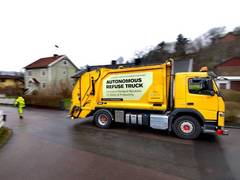 Erprobung von selbstfahrendem Abfallentsorgungsfahrzeug durch Volvo Trucks und Renova