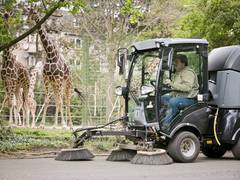 Kölner Zoo: Kompakter Geräteträger im Einsatz