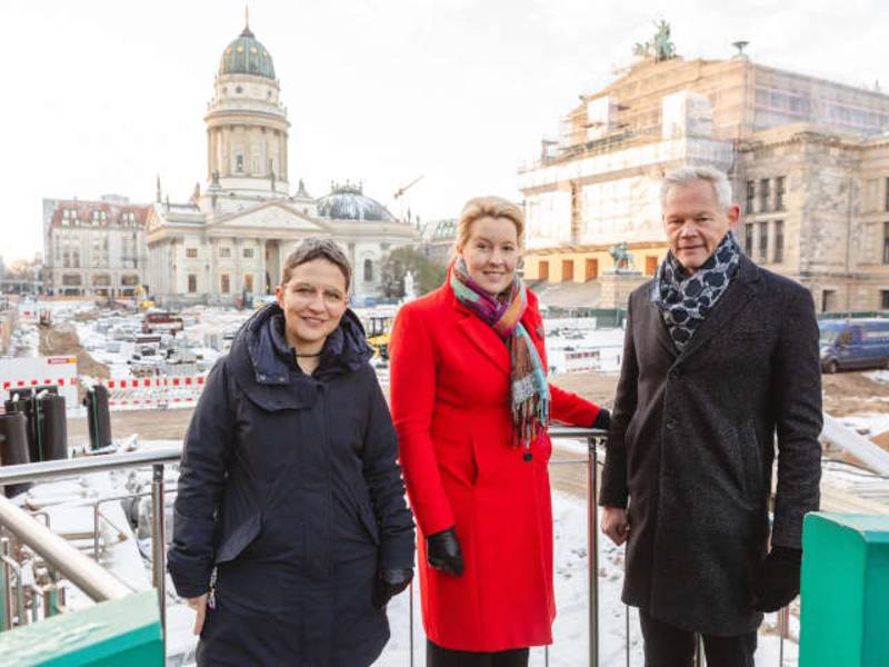 Schon die Hälfte der Umbaumaßnahmen auf dem Gendarmenmarkt geschafft