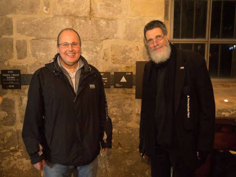 Fachbereich Verwaltungswissenschaften enthüllt Klangtafel in St. Burchardi-Kirche