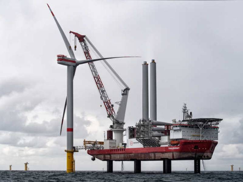 Erste Windkraftanlage im Trianel Windpark Borkum II errichtet