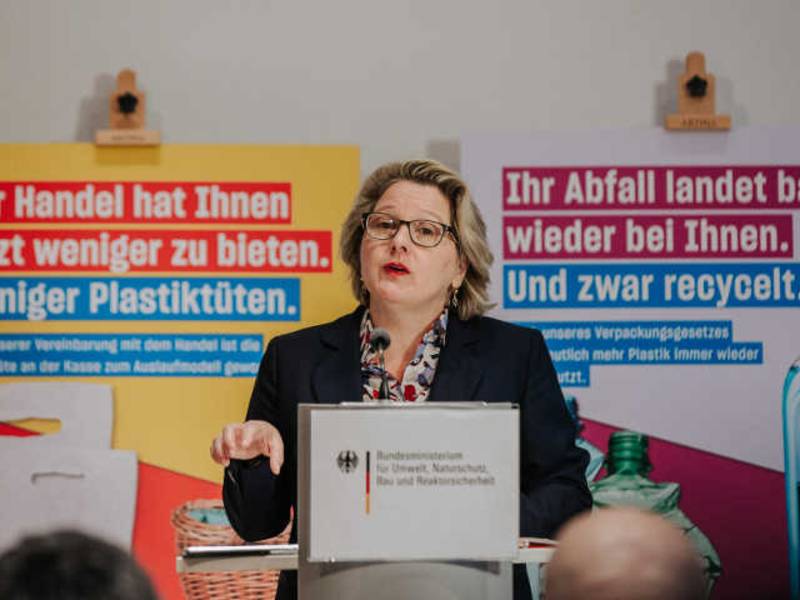 Bundesumweltministerin Schulze legt 5-Punkte-Plan für weniger Plastik und mehr Recycling vor