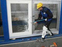 SÄLZER Sicherheitfenster: Neuester Einbruch- bzw. Ausbruchtest