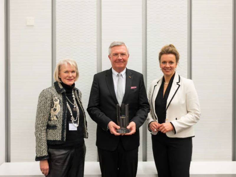 Fraunhofer IML und Prof. Michael ten Hompel erhalten Dortmunder Dialogpreis 2024