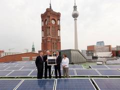 Auftakt mit Solarstrom: Regierender Bürgermeister Klaus Wowereit eröffnet C40 Workshop im Roten Rathaus