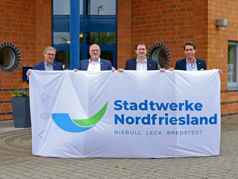 Drei unter einer Flagge