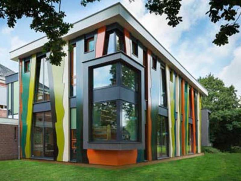 ROCKPANEL Fassadentafeln für den Anbau einer Grundschule