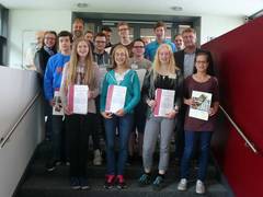 Schüler und Schülerinnen schnuppern beim zehntägigen IT-Camp in den Alltag eines Rechenzentrums