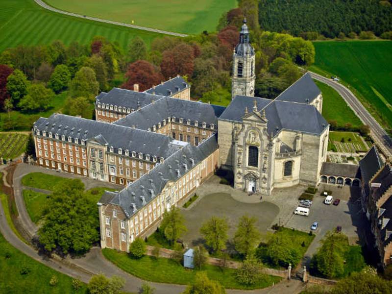 Denkmalschutz mit Fenstern: Alte Abtei in Belgien erstrahlt in neuem Glanz